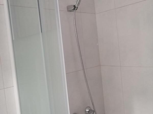 La MARINA : photo 2 de la chambre chambre triple avec salle de bains privative séparée