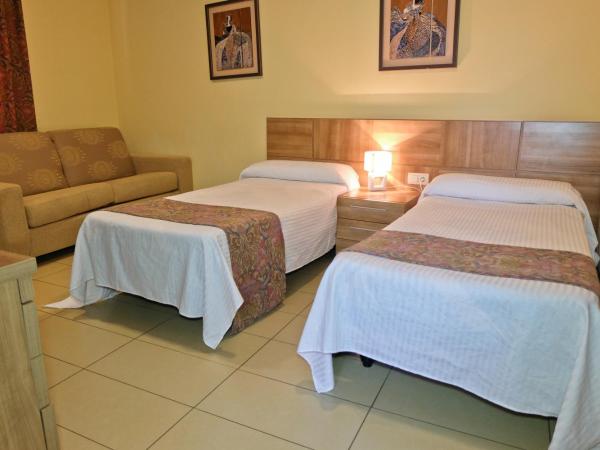 Hostal Costa Azul : photo 2 de la chambre chambre triple