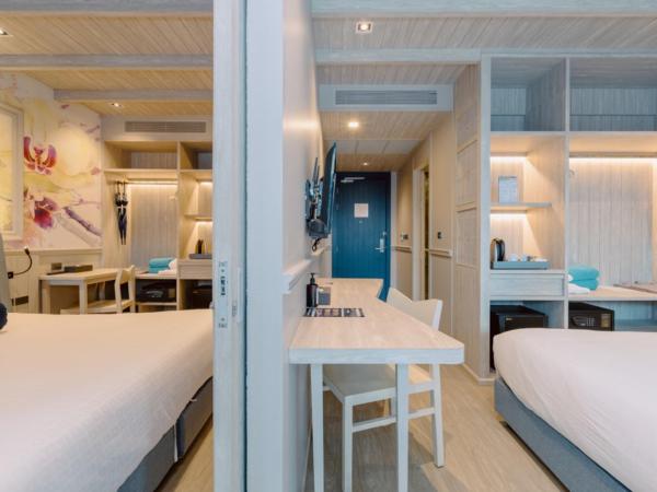 Hotel Tide Phuket Beach Front : photo 2 de la chambre chambre familiale deluxe