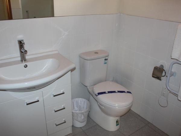 Bucklands Beach Waterfront Motel : photo 6 de la chambre chalet avec vue jardin