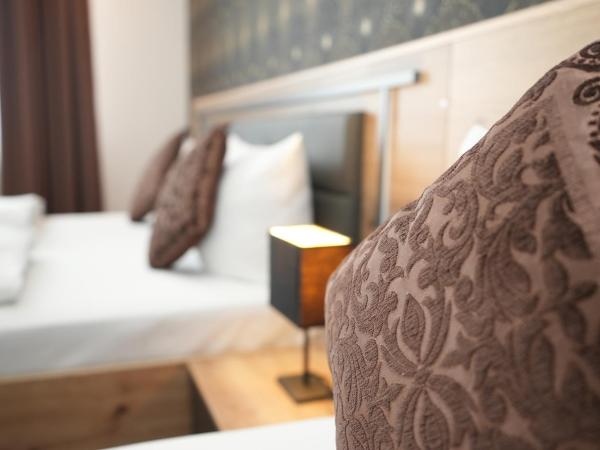 Hotel Attaché an der Messe : photo 10 de la chambre chambre triple