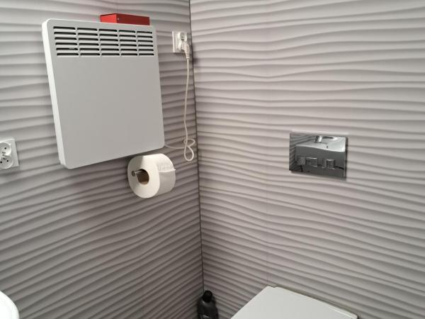 Hostel Kandulski : photo 4 de la chambre chambre triple avec salle de bains privative