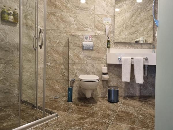 Mia Berre Hotels : photo 4 de la chambre suite avec terrasse 