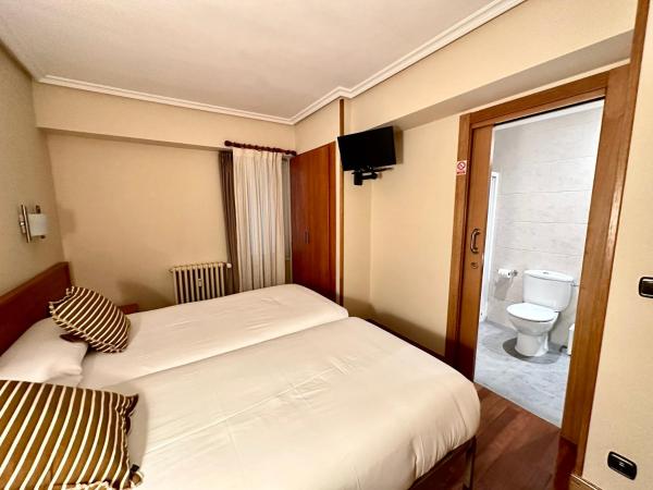 Pension Anoeta : photo 1 de la chambre chambre lits jumeaux