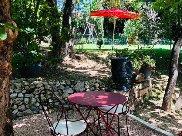 B&B Villa Roumanille : photo 5 de la chambre chambre double - vue sur jardin