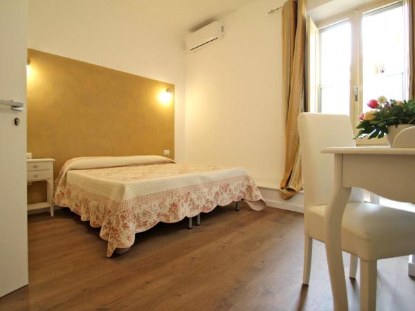 All'Operetta di Cagliari : photo 8 de la chambre chambre deluxe double ou lits jumeaux