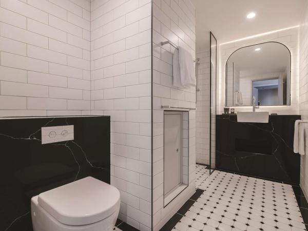 The Savoy Hotel on Little Collins Melbourne : photo 2 de la chambre chambre d’angle lit king-size plaza