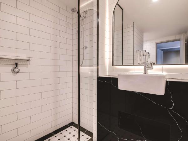 The Savoy Hotel on Little Collins Melbourne : photo 1 de la chambre chambre avec lit queen-size savoy