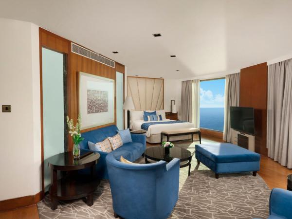 InterContinental Marine Drive Mumbai, an IHG Hotel : photo 5 de la chambre 1 king bed 1 bedroom suite sea view