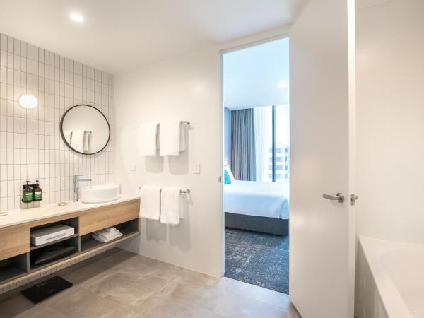 Crowne Plaza Adelaide, an IHG Hotel : photo 6 de la chambre suite 1 chambre - vue sur ville
