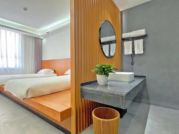 Lin Yin Holiday Hotel（Pudong Airport） : photo 5 de la chambre chambre double avec salle de bains privative