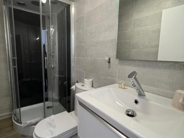 Hôtel Agena : photo 3 de la chambre chambre double avec douche