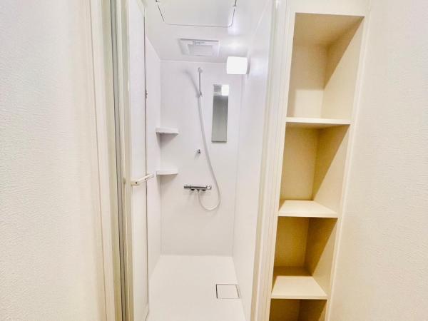 GUEST House彩 : photo 3 de la chambre chambre lits jumeaux avec salle de bains commune