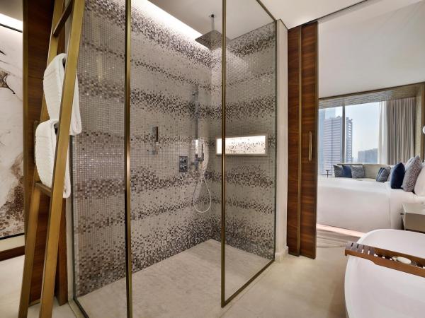 The St. Regis Downtown Dubai : photo 2 de la chambre chambre double deluxe avec 2 lits doubles et service de majordome st regis signature - vue sur canal