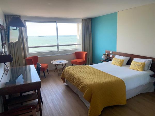 LOGIS HOTEL - La Petite Rade : photo 5 de la chambre chambre double confort - vue sur mer