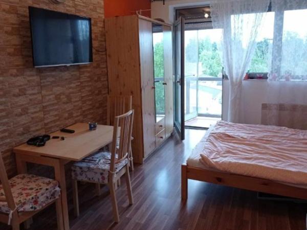 ARANYHÍD APARTMAN : photo 1 de la chambre chambre quadruple avec balcon 