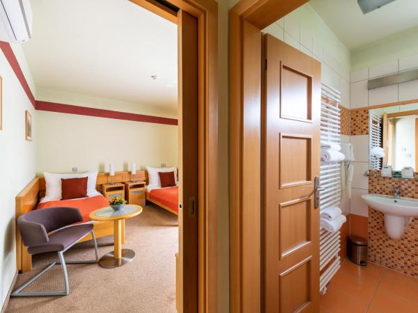 Jan Maria Hotel & Restaurant : photo 6 de la chambre chambre lits jumeaux