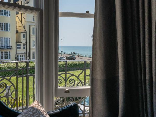 Square Townhouse : photo 3 de la chambre chambre de luxe avec vue sur mer