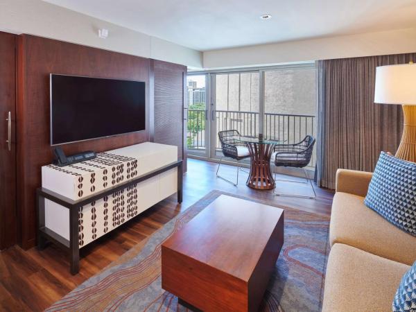 Hilton Grand Vacations Club Hokulani Waikiki Honolulu : photo 1 de la chambre suite 1 chambre lit king-size avec canapé-lit