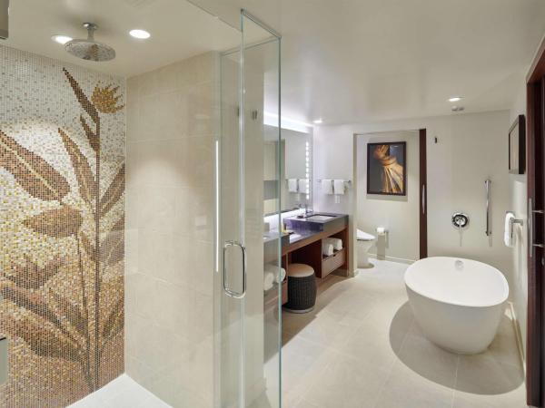 Hilton Grand Vacations Club Hokulani Waikiki Honolulu : photo 6 de la chambre suite premier 1 chambre avec 2 lits doubles et canapé-lit