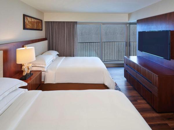 Hilton Grand Vacations Club Hokulani Waikiki Honolulu : photo 1 de la chambre suite premier 1 chambre avec 2 lits doubles et canapé-lit