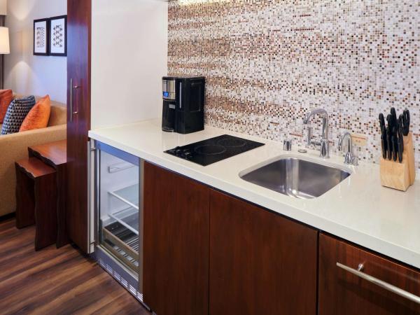 Hilton Grand Vacations Club Hokulani Waikiki Honolulu : photo 5 de la chambre suite 1 chambre lit king-size avec canapé-lit