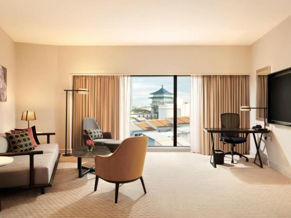 Hilton Kuching Hotel : photo 4 de la chambre suite lit king-size exécutive