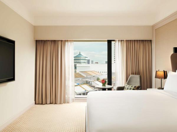 Hilton Kuching Hotel : photo 3 de la chambre suite premium lit king-size