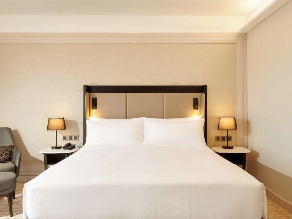 Hilton Kuching Hotel : photo 5 de la chambre chambre lit king-size exécutive