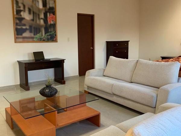 Cinco de Mayo Hotel : photo 3 de la chambre suite lit king-size avec balcon