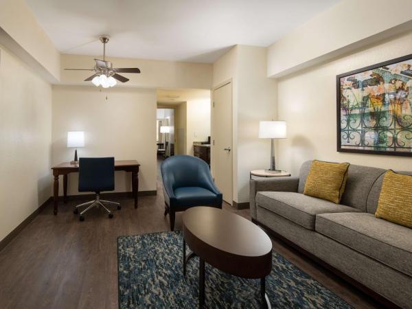 Embassy Suites by Hilton New Orleans Convention Center : photo 3 de la chambre suite avec 2 lits queen-size