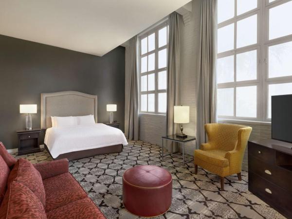 Hampton Inn and Suites New Orleans Convention Center : photo 1 de la chambre studio lit king-size - non-fumeurs