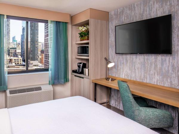 Hilton Garden Inn New York/Manhattan-Chelsea : photo 1 de la chambre chambre lit king-size - vue sur ville