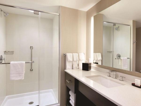 Embassy Suites Oklahoma City Downtown/Medical Center : photo 6 de la chambre suite studio lit king-size