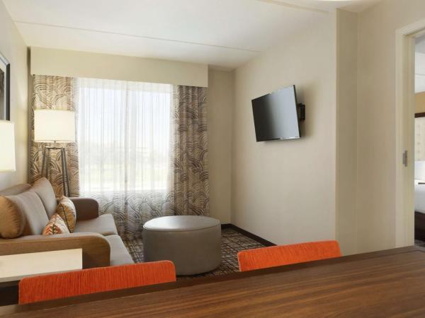 Embassy Suites Oklahoma City Downtown/Medical Center : photo 6 de la chambre suite avec 2 lits queen-size
