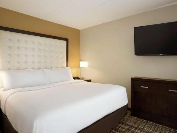 Embassy Suites Oklahoma City Downtown/Medical Center : photo 4 de la chambre suite studio lit king-size