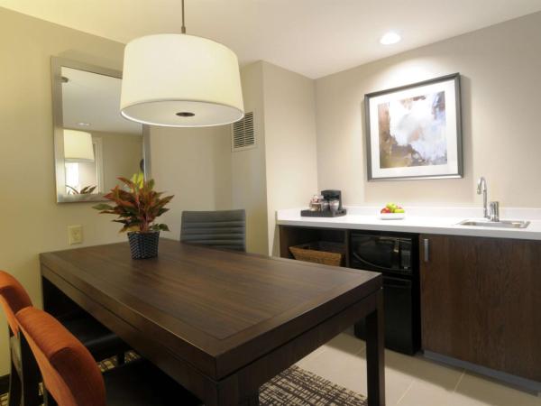 Embassy Suites Oklahoma City Downtown/Medical Center : photo 5 de la chambre suite studio lit king-size