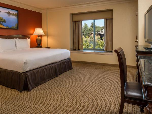 Embassy Suites by Hilton Sacramento Riverfront Promenade : photo 5 de la chambre chambre lit king-size pour personnes à mobilité réduite - non-fumeurs