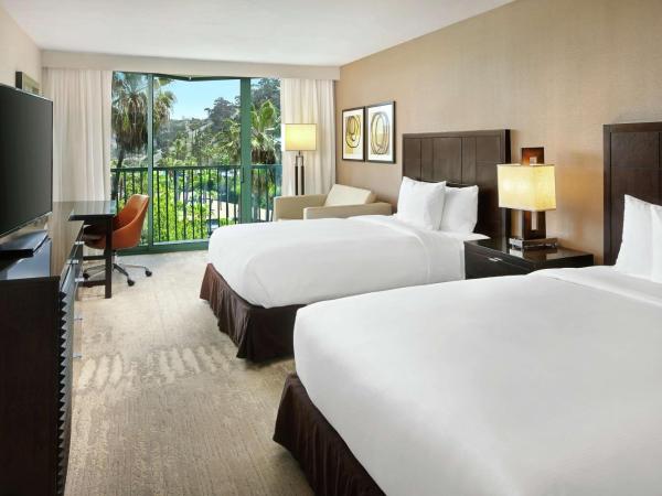 DoubleTree By Hilton San Diego Hotel Circle : photo 4 de la chambre chambre avec 2 lits queen-size et balcon - non-fumeurs