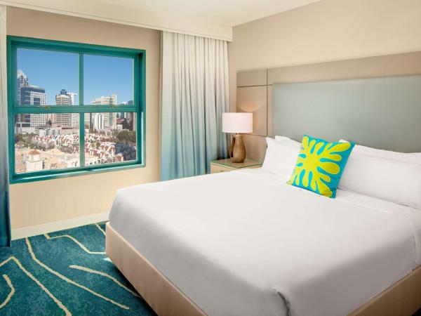 Embassy Suites by Hilton San Diego Bay Downtown : photo 3 de la chambre suite lit king-size - vue sur ville