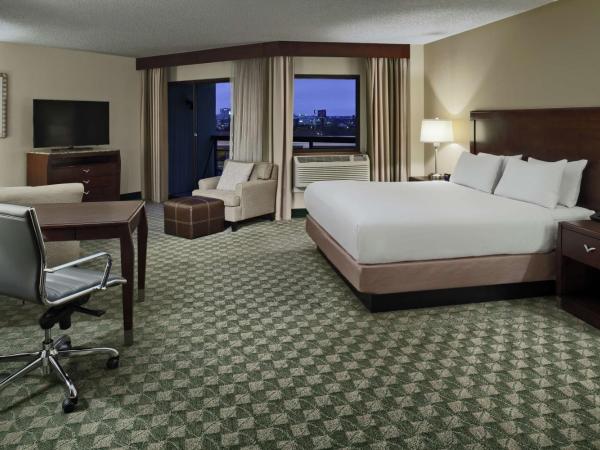 DoubleTree by Hilton San Antonio Downtown : photo 1 de la chambre suite lit king-size junior avec balcon - non-fumeurs