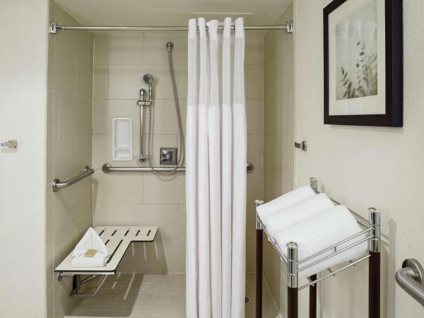 DoubleTree by Hilton San Antonio Downtown : photo 2 de la chambre chambre double avec 2 lits doubles - douche accessible en fauteuil roulant - non-fumeurs