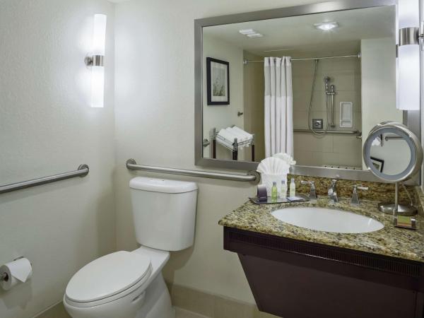 DoubleTree by Hilton San Antonio Downtown : photo 3 de la chambre chambre double avec 2 lits doubles - douche accessible en fauteuil roulant - non-fumeurs
