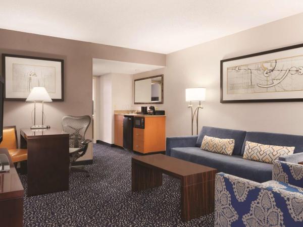 Embassy Suites by Hilton Louisville East : photo 3 de la chambre suite 2 pièces avec lit king-size - non-fumeurs
