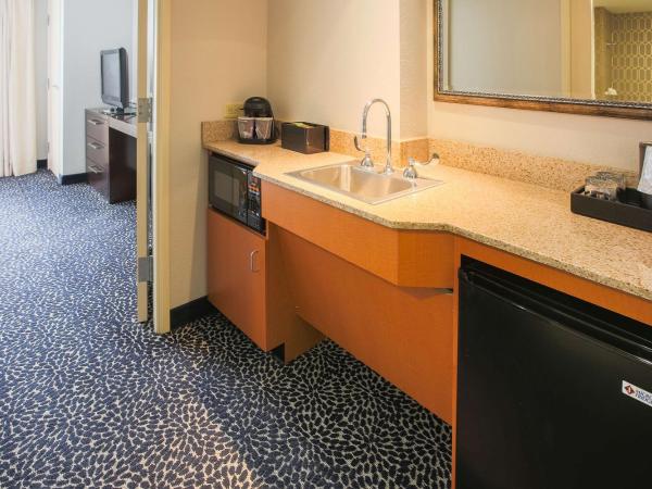 Embassy Suites by Hilton Louisville East : photo 2 de la chambre suite 2 pièces avec lit king-size - non-fumeurs