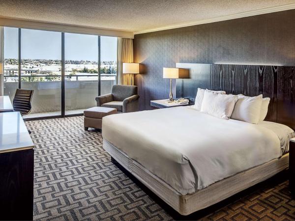 Hilton Sacramento Arden West : photo 2 de la chambre chambre lit king-size exécutive