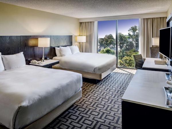 Hilton Sacramento Arden West : photo 1 de la chambre chambre avec 2 grands lits queen-size