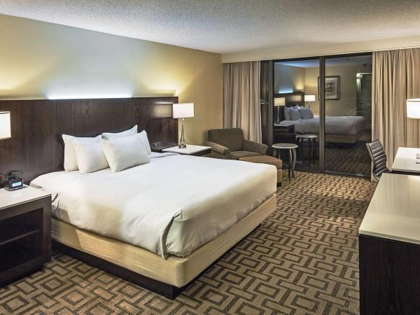 Hilton Sacramento Arden West : photo 1 de la chambre chambre lit king-size - non-fumeurs