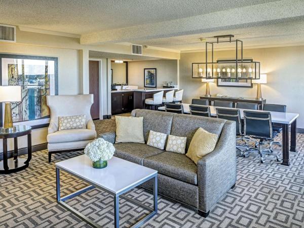 Hilton Sacramento Arden West : photo 2 de la chambre suite lit king-size exécutive - non-fumeurs