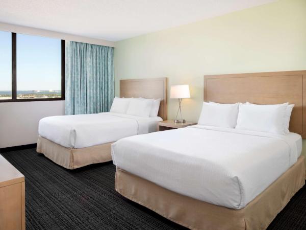 Embassy Suites by Hilton Tampa Airport Westshore : photo 1 de la chambre two queen room with bay/sunset view
